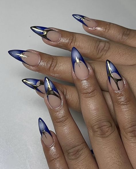 ig: nailsxomari Nail Inspo Royal Blue, Blue Royal Nails, Royal Blue Stiletto Nails, Blue Stiletto Nails Design, Blue And Gold Nail Designs, Picnic Nails, Stiletto Nails Design, Royal Blue Nails Designs, Royal Nails