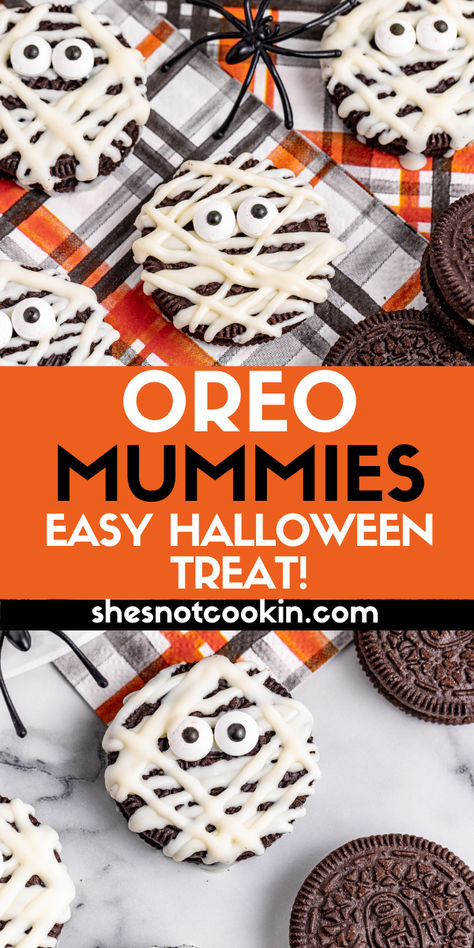 Oreo mummies on a plate. Oreo Mummies, Mummy Oreos, Dip Oreos, Halloween Treat Table, Fruit Delight, Cherry Dump Cake Recipe, Halloween Sweet Treats, Mummy Cookies, Edible Candy