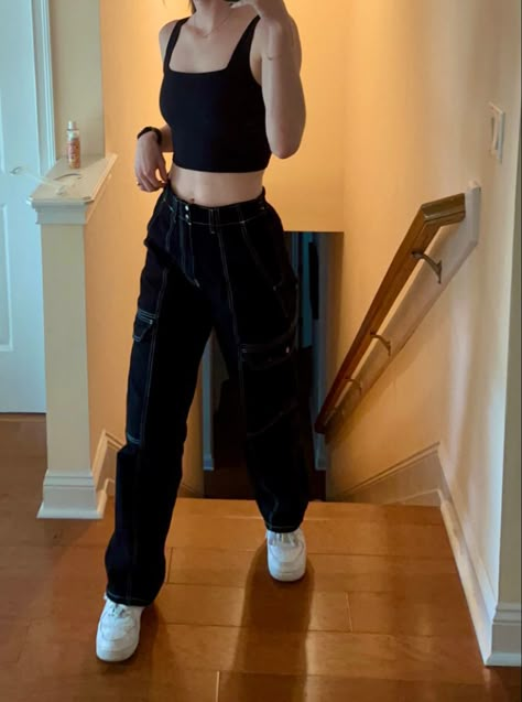 Black Crop Top And Black Jeans, Baggy Pant And Crop Top, Small Crop Top Outfit, Concert Tank Top Outfit, Tank Top And Jeans Outfit Aesthetic, Tank Top Concert Outfit, Big Pants Small Top Outfits, Black Pants And Crop Top Outfit, Trendy Crop Tops Summer Outfits