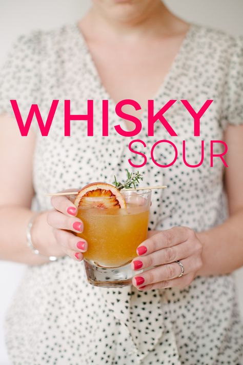 Whisky Sour Batch Recipe | A Practical Wedding Whiskey Sour Recipe, Pitcher Cocktails, Raspberry Mojito, Whisky Sour, Batch Cocktails, Whisky Drinks, Bourbon Drinks, Long Island Iced Tea, Whiskey Sour