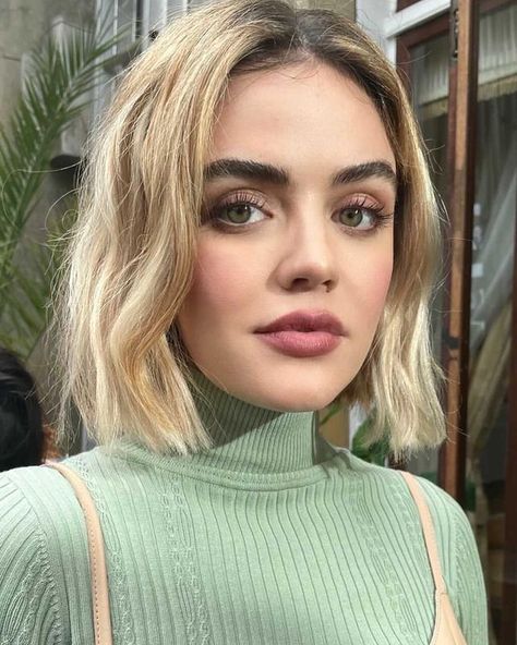 Lucy Hale Blonde, Lucy Hale Short Hair, Lucy Hale Makeup, Kim Blonde, Lucy Hale Hair, Lucy Hale Style, Blonde Bob Haircut, Blonde Bob Hairstyles, Lucy Hale