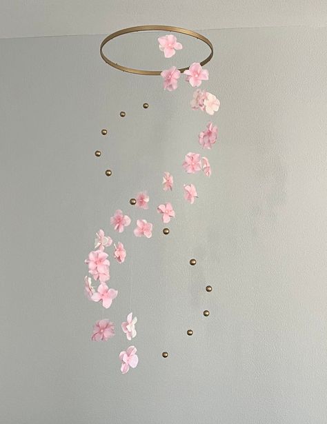 Flower Theme Room, Green Nursery Gender Neutral, Kendall Bedroom, Garden Nursery Theme, Cherry Blossom Nursery, Leaf Mobile, Floral Bedroom Decor, Nursery Gender Neutral, Boho Mobile