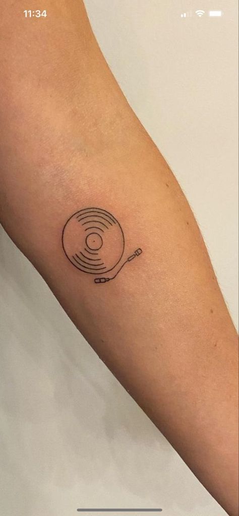 Vinyl record tattoo Small Tattoos Random, Tiny Line Art Tattoo, Person Tattoo Outline, Patchwork Tattoo Ideas Aesthetic, Turning Page Tattoo, Typewriter Tattoo Small, Small Vinyl Record Tattoo, Cool Edgy Tattoos, Grafic Tattoos