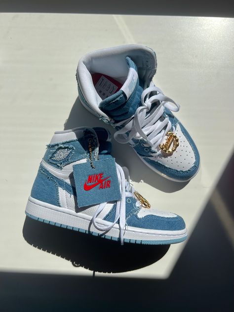 Jordan 1 Denim, Clean White Leather Shoes, New Jordans, Nike Shoes Women Fashion, Pretty Sneakers, Pink Nike Shoes, Boty Nike, Shoes Asics, Air Shoes