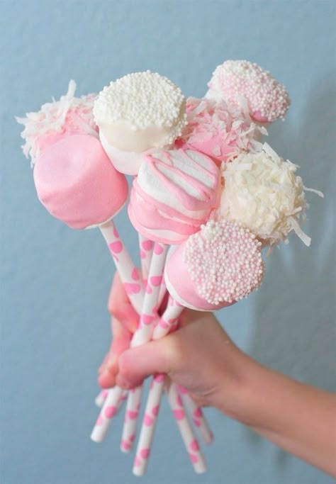 Pretty in Pink Marshmallow Pops | 10 Pretty in Pink Food Recipes Baby Shower Desserts Girl, Baby Shower Favors Diy, How To Make Marshmallows, Budget Baby Shower, Boy Baby Shower Ideas, Shower Desserts, Baby Shower Desserts, Diy Bebe, Marshmallow Pops