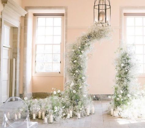 Inside Wedding Arch, Gypsophila Wedding, Decoration Evenementielle, Floral Installations, Daisy Wedding, Wedding Arbour, Wedding Design Decoration, Unpopular Opinion, Ceremony Flowers