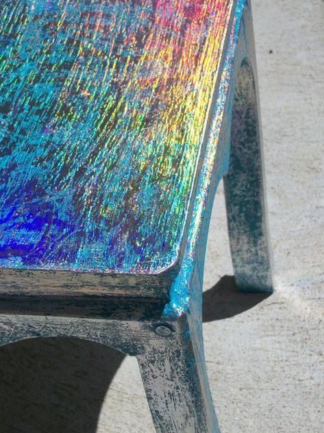 Vaporwave Room, Holographic Paint, Iridescent Decor, Oil Slick, Funky Painted Furniture, Dream House Decor, Painting Tips, Wood Table, Plant Stand