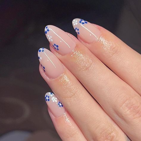 White French With Blue Flowers, Blue Acrylic Nails Flowers, Blue Navy Nails Designs, Blooming Flower Nails, Flower Blue Nails, Nail Designs Navy, Amsterdam Nails, Nails Blue Flowers, Navy Nails Design