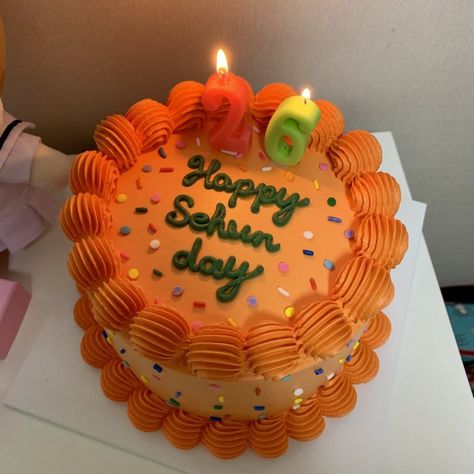 Orange Bday Cake, Orange Color Cake, Widget Orange, Orange Birthday Cake, Surf Cake, Round Birthday Cakes, Colorful Birthday Cake, 20 Birthday Cake, Pretty Desserts