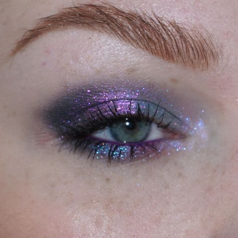 Funky Eyeshadow, Sparkly Eyeshadow Looks, Disco Core, Purple Blue Makeup, Funky Makeup Looks, Purple Shimmer Eyeshadow, Funky Makeup, Sparkly Eyeshadow, Shimmer Makeup