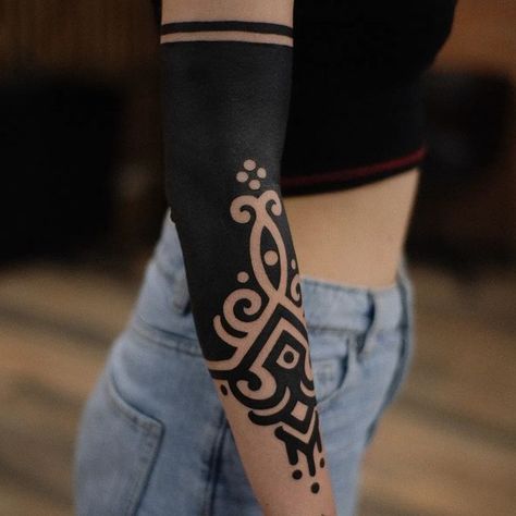 Blackout Tattoo, 4 Tattoo, Leg Tattoos Women, Tattoo Style Drawings, Traditional Tattoos, Black Ink Tattoos, Tattoo Sleeve Designs, Bold And Beautiful, Blackwork Tattoo