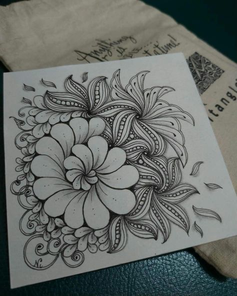 Ravel, flux, drawings Painting Objects, Zentangle Cards, Tangled Flower, Zentangle Doodles, Doodle Monster, Doodle Art Letters, Sharpie Drawings, Zentangle Flowers, Doodle Art Flowers