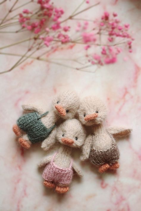 Tiny Little GOOSE knitting PATTERN PDF 4.33'' 11cm knitted cute animal toy tutorial Animal Knitting Patterns, Handmade Knitwear, Knitting Patterns Toys, Knitted Animals, Knitted Wit, Beautiful Knitting, Diy Knitting, Knitted Dolls, Animal Dolls