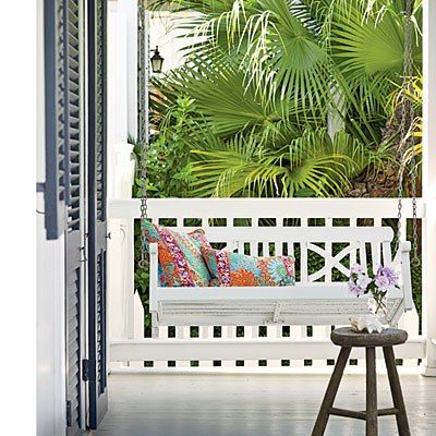 Key West Decorating Ideas, Key West Living Room, Key West Porch, Cottage Front Porch, Key West Decor, Key West Cottage, Key West House, Key West Style, Front Porch Swing