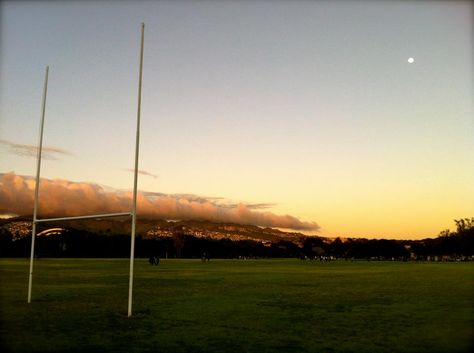 Rugby Pitch Aesthetic, Rugby Field Aesthetic, Gaelic Football Aesthetic, Rugby Aesthetic Girl, Rugby Aesthetic Wallpaper, Rugby Aesthetic, Rugby Wallpaper, Tag Rugby, Heartstopper Aesthetic