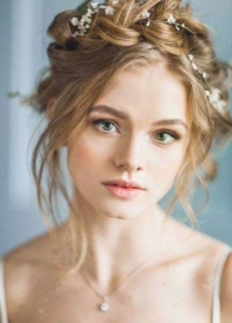 11 Effortlessly Romantic Wedding Hairstyles: #6. This Dutch crown braid gets a modern twist with face framing pieces pulled loose and a vine of flowers intertwined. #promhairstyles Braided Tiara Hairstyles, Hufflepuff Oc, Loose Wedding Hair, Flower Bride, Flower Crown Hairstyle, Romantic Wedding Hair, Braided Cornrow Hairstyles, Tiara Hairstyles, Peinados Recogidos