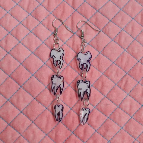 Hand drawn teeth illustrations on shrink dink plastic. Shrinkie Dink Ideas, Shrink Dink Ideas, Shrinks Dink Earrings, Shrinks Dink Ideas, Cute Shrinky Dink Ideas, Shrink Earrings, Shrink Plastic Ideas, Shrinky Dink Charms, Shrinky Dink Ideas