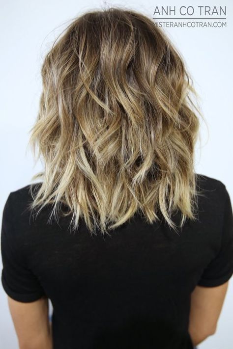 Fun and Flattering Medium Hairstyles for Thick Hair, Women Shoulder Length Haircut Thick Locks, Thick Hair Styles Medium, Thick Wavy Hair, Brunette Balayage, Short Hairstyles For Thick Hair, Shoulder Length Hair Cuts, Popular Haircuts, Brown Highlights, Penteado Cabelo Curto