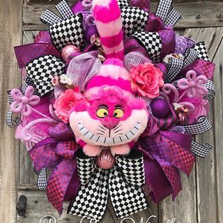 Train A Cat, Ba Bam Wreaths, Alice In Wonderland Crafts, Disney Wreath, Cat Wreath, Alice In Wonderland Decorations, Whimsical Christmas Decor, Alice In Wonderland Cheshire Cat, Wonderland Cheshire Cat