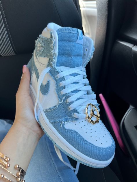 Bape Shoes, Woman Sneakers, Crocs Fashion, Boty Nike, Sneakers Jordans, Trendy Shoes Sneakers, Pretty Shoes Sneakers, Denim Sneakers, Nike Jordan Retro