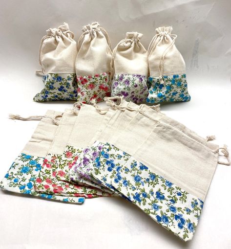 "Flower Pouch - Reusable Floral Cotton Gift Pouches For Wedding Party Favors Candy Bag- Floral Fabric Cotton Bags - 2 Sizes In 5 Colors Large Size: 7.25 X 5.75\" # 101413-03 -Pack of 12pcs Small Size: 5.75 x 3.75\" #101413-02 -Pack of 18pcs These Beautiful Cotton Gift Pouches Come In Small Size Of 3.75 x5.75 Inches And Large Size Of 7.25 x5.75 Inch. Look So Cute With Floral Cloth At The Bottom Part. Great For Storing Or Packaging For Beads, Jewelry Accessories, Soap, Candies, Herbs Or Any small Small Cloth Bags Diy, Gift Bag Sewing Pattern, Cloth Gift Bags, Handmade Fabric Bags, Pouch Diy, Cloth Pouch, Diy Bag Designs, Cotton Bags, Fabric Pouch