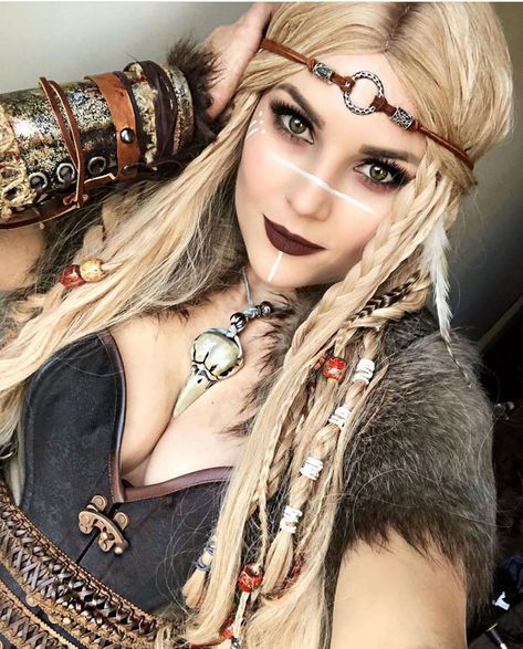 VikingStyle on Instagram: “Shieldmaiden cosplay outfit 🔥 . >> Viking-styles.com << . Photo @itskarliwoods” Vikings Costume Diy, Viking Halloween Costume, Viking Makeup, Vikings Halloween, Viking Party, Costume Viking, Viking Cosplay, Viking Dress, Viking Wedding