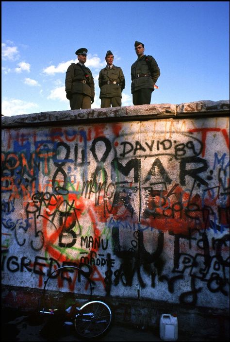 Berlin Wall Graffiti, Suburban Dystopia, Song Analysis, Berlin Photos, The Berlin Wall, Berlin Art, Before The Fall, West Berlin, History Education