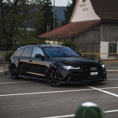 Black tiga. @jonasernst44 Audi Rs6 Avant Black, Audi Avant Rs6, Audi Rs6 Black, Audi Rs6 C7, Audi Motor, Audi A6 Rs, Audi Avant, Audi Wagon, Audi Rs6 Avant