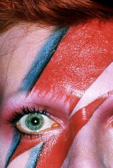 Lightning eye Bowie Angela Bowie, Brian Duffy, Duncan Jones, Aladdin Sane, Photo Star, Sanaa Lathan, Major Tom, Toni Braxton, Axl Rose