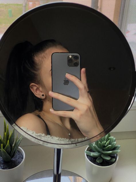 Iphone 11 Pro Mirror Pic, Iphone 11 Pro Max Mirror Selfie, Iphone 11 Pro Mirror Selfie, Girl Mirror Sefile Iphone, Iphone 11 Black Mirror Selfie, Iphone Mirror Pics, Iphone Mirror Selfie Aesthetic, Selfie With Iphone, Black Iphone Cover