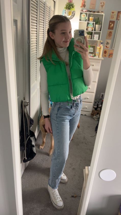 Colored Puffer Vest Outfit, Outfits With Green Vest, Purple Puffer Vest Outfit, Puffy Green Vest Outfit, Purple Puffy Vest Outfit, Puffer Vest Christmas Outfit, Green Puffer Vest Outfit Aesthetic, Green Cropped Puffer Vest Outfit, Green Puffer Vest Outfit