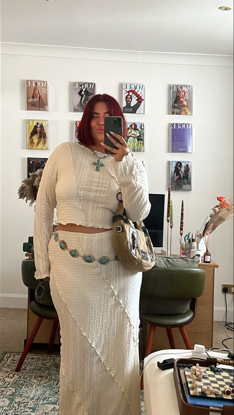 Boho Chain Belt Outfit, White Gauze Skirt Outfit, Vintage Chain Belt Outfit, White Skirt Outfit Boho, Long White Skirt Festival Outfit, Whimsical Skirt Outfit, Midsize Coachella Outfit, Summer Curves Outfit, Western Chain Belt Outfit