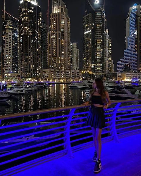 Dubai City Photography, Dubai Marina Night, Dubai Portrait, Dubai Aesthetic Night, Dubai Photography Ideas, Dubai Pics, Dubai Picture Ideas, Dubai Instagram Pictures, Dubai Downtown