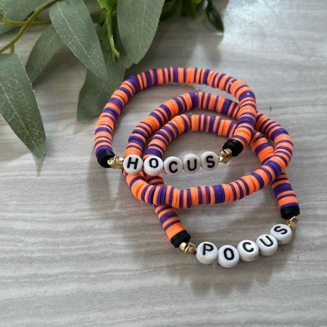 Set Of 3 Colors Are Purple, Orange And Black Size: 6.5-7.5in Wrist Handmade Heishi Beaded Stretch Band Hocus Pocus Bracelets. Heishi Beads Are Environmentally Friendly Polymer Clay And Resilient, Lightweight And Keep Their Colors! $25 For All 3 Bracelets. But Offers Always Welcome! Bracelets Heishi, Make Clay Beads, Small Bead Bracelet, Beaded Braclets, Preppy Bracelets, Autumn Bracelet, Healing Gemstone Bracelets, Halloween Bracelet, Turquoise Bead Bracelet