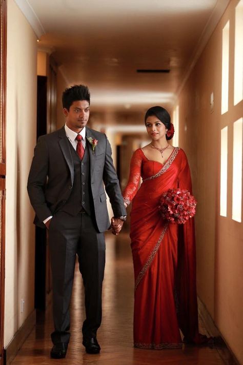 Bride In Red Saree With Groom, Wedding Reception Looks Indian, Red Saree Pre Wedding Shoot, Red Saree Bridal Receptions, Indian Wedding Bride Groom, Simple Red Saree Bride, Reception Look For Couple, Red Saree Bride And Groom, Indian Bride And Groom Reception Outfits