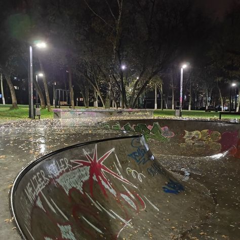 Skate Core Aesthetic, Nyc Skater Aesthetic, Skate Night Aesthetic, Skateboard Astethic, Skateboard Park Aesthetic, Skating Boarding Aesthetic, Skate Park Night, Abandoned Skate Park, Skateboards Aesthetic