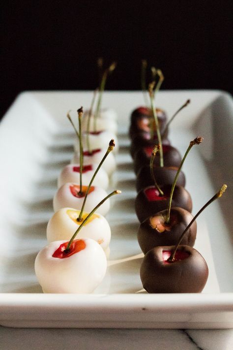 Chocolate dipped Rainier cherries. | Recipe on The Fruit Company Blog Bariatric Desserts, Chocolate Dipped Cherries, Rainier Cherries, Buffet Dessert, Fruit Company, Chocolate Dipped Fruit, Chocolate Diy, Miniature Inspiration, Chocolate Covered Fruit