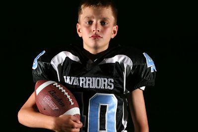 Playing the Game: The Truth About Youth Sports http://www.rootsofaction.com/playing-the-game-the-truth-about-youth-sports/ Football Team Pictures, Sport Photoshoot Ideas, Soccer Poses, Football Poses, Sport Photoshoot, Sport Portraits, Football Photography, Football Cheerleaders, Team Pictures