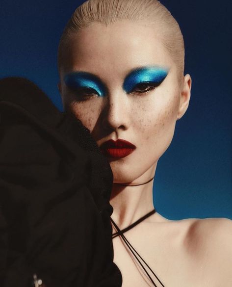 High Fashion Makeup Editorial, Catwalk Makeup, Fashion Editorial Makeup, High Fashion Makeup, Make Up Inspiration, Avant Garde Makeup, Runway Makeup, Creative Makeup Looks, Blue Makeup