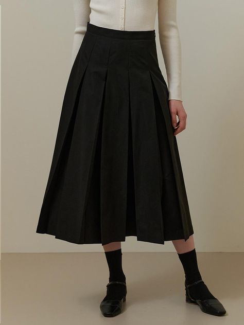 This relaxed fit skirt has maxi length silhouette and voluminous pleats throughout. Pair yours with various items for a classic, feminine mood.  - Intended for a loose fit- Flare silhouette in long length- Side zip fastenings- Structured, sleek texture- Refined and casual feel Structured Maxi Skirt, Black Poplin Skirt Outfit, Black Flared Skirt Outfit, Poplin Skirt Outfit, Black Flare Skirt Outfit, Black Pleated Long Skirt, Long Black Pleated Skirt, Flare Skirt Outfit, Black Formal Skirt