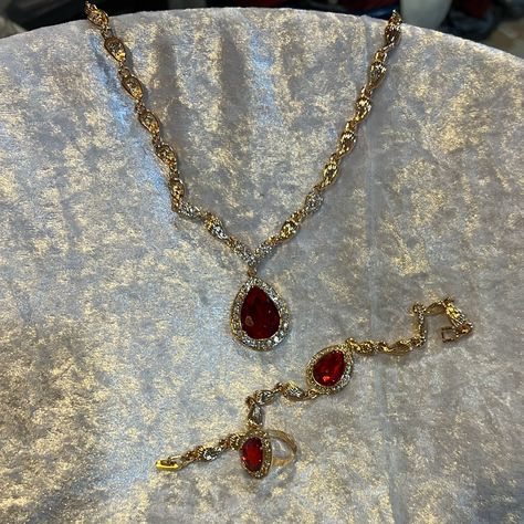 Earring/Necklace/Ringset Old Fashioned Necklaces, Red Quince Necklace, Red And Gold Necklace, Red Necklace Aesthetic, Forever Aesthetic, Red Necklaces, Fantasy Ball, Ruby Necklace Designs, Ruby Jewelry Necklaces