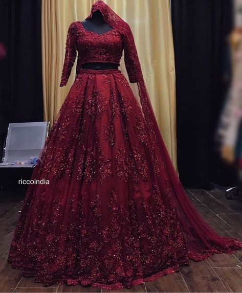 Lenga Design, Red Lengha, Wedding Suits For Bride, Indian Wedding Reception Outfits, Bride Reception Dresses, Baju Kahwin, Indian Wedding Gowns, Red Bridal Dress, Latest Bridal Lehenga