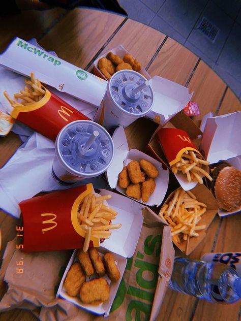 Mcdonalds Happy Meal Aesthetic, Mcdonalds Recipes, Quarter Pounder, Picnic Date Food, Chicken Honey, Egg Mcmuffin, Party Food Platters, Happy Meal Mcdonalds, Big Mac