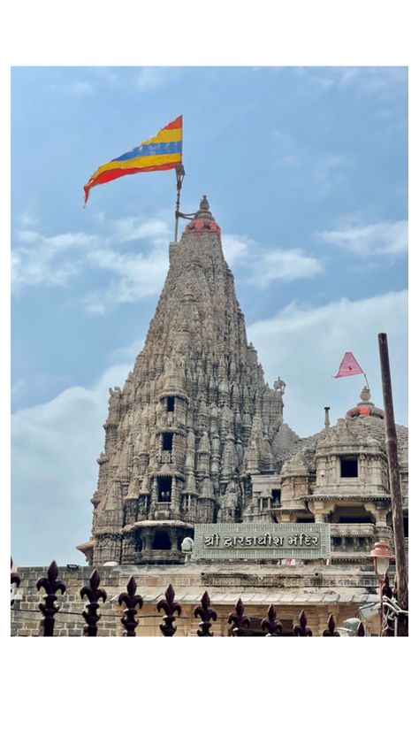 Dwarka Dwarka Temple, Goddess Aesthetic, Cool Pictures For Wallpaper, Aesthetic Backgrounds, Wallpaper Backgrounds, Cool Pictures, Temple, Travel