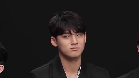 Mingyu Laughing, Mingyu Memeable Face, Side Eye Meme, Memeable Face, Seventeen Meme, Eyes Meme, Seventeen Mingyu, Seventeen Memes, Kim Mingyu