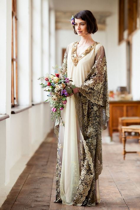 Art Deco wedding dress | Maria Schnabl Secret Shopper, Art Deco Wedding Inspiration, Look Gatsby, Deco Wedding Dress, Art Deco Wedding Dress, 1920s Wedding Dress, Nouveau Wedding, Art Nouveau Weddings, Roaring 20