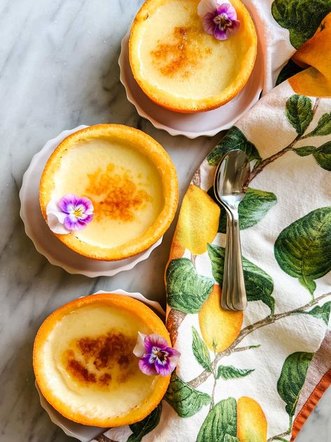 This easy and creamy orange posset recipe with brûlée topping is a refreshing citrus dessert that is always a crowd-pleaser. And it looks as good as it tastes. Quick Fancy Desserts, Bitter Orange Recipes, Orange Mousse Recipe, Orange Posset Recipe, Orange Baking Recipes, Desserts With Orange, Orange Dessert Recipes, Orange Creme Brulee, Orange Posset