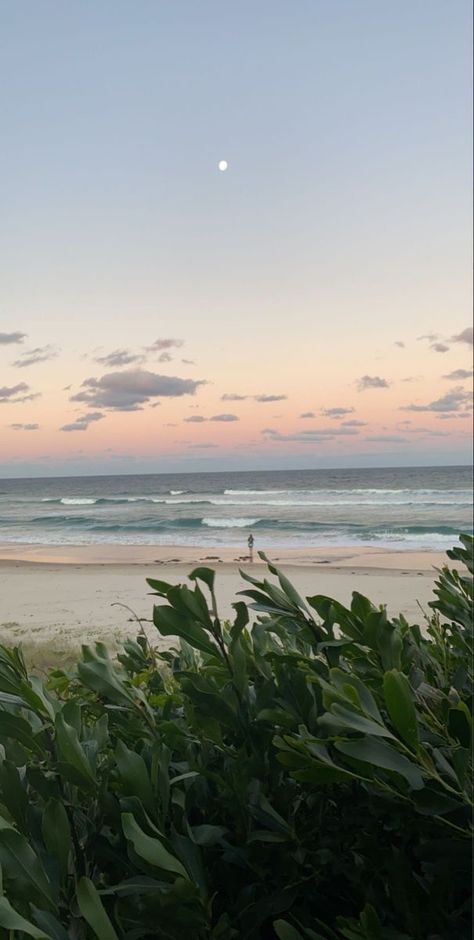 Sunset Summer Aesthetic, Aesthetic Happy, Clouds Sunset, Moon Wallpaper, Sunset Summer, Summer Aesthetic, At The Beach, The Sun, Sun