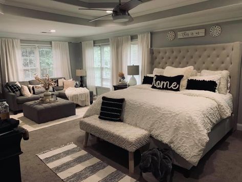 Bed Rooms Ideas For Couples Cozy, California King Bed Aesthetic, Marriage Bedroom Decor, Girl Apartment Decor, Home Decor Ideas Kitchen, Rug Placement, Scripting Ideas, Couple Room, Home Decor Ideas Bedroom