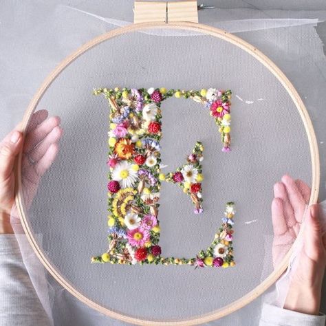 FLORAL TYPOGRAPHY — Dried Flowers on Tulle Embroidery Art With Dried Flowers, Diy Embroidery Flowers, Embroidery Stitches Flowers, Embroidery Hoop Decor, Floral Typography, Embroidery Hoop Crafts, Embroidery Hoop Wall, Pressed Flower Crafts, Embroidery Hoop Wall Art